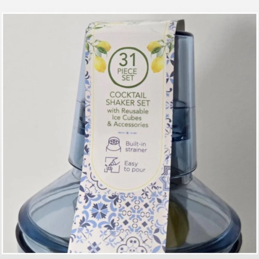 New Cocktail Shaker Set Reusable Ice Cubes Blue Plastic 31 Pieces NWT